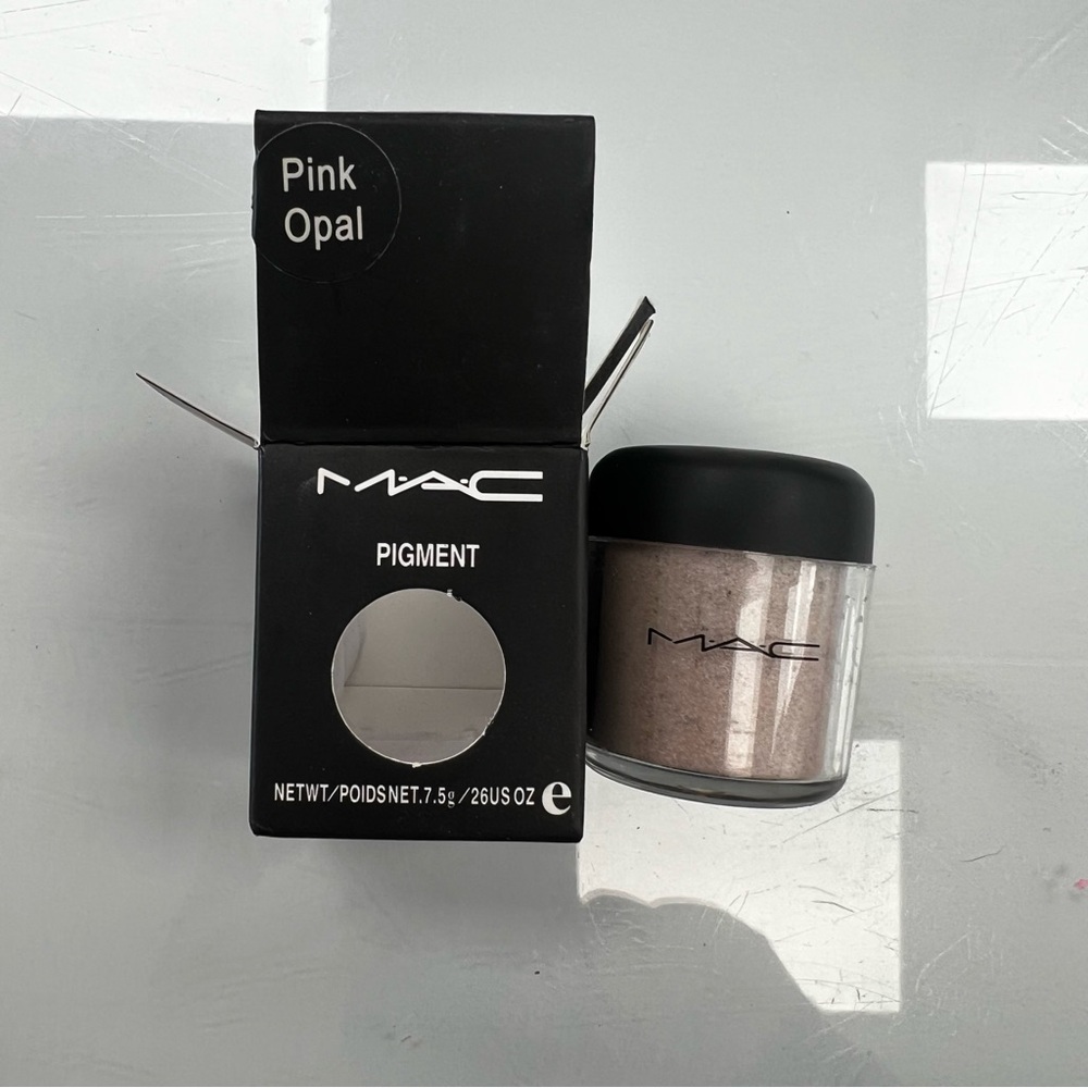 MAC eyeshadow - Opal color